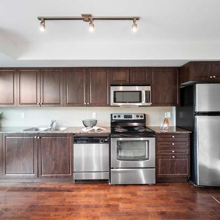 Cn Tower View With Free Parking, Pool, & More Amenities Toronto Eksteriør bilde
