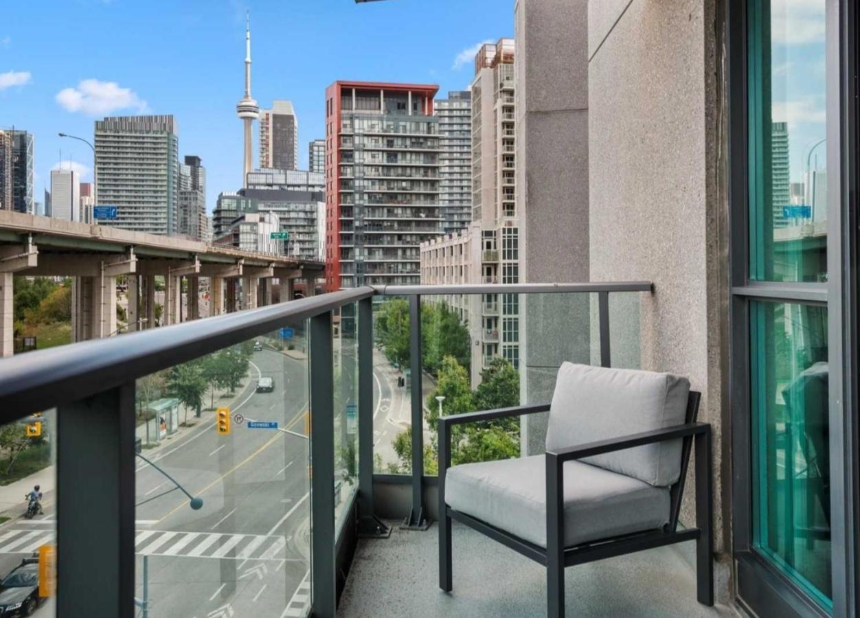 Cn Tower View With Free Parking, Pool, & More Amenities Toronto Eksteriør bilde