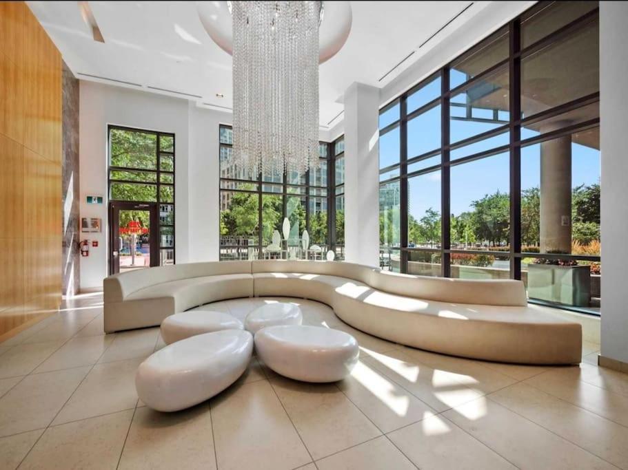 Cn Tower View With Free Parking, Pool, & More Amenities Toronto Eksteriør bilde