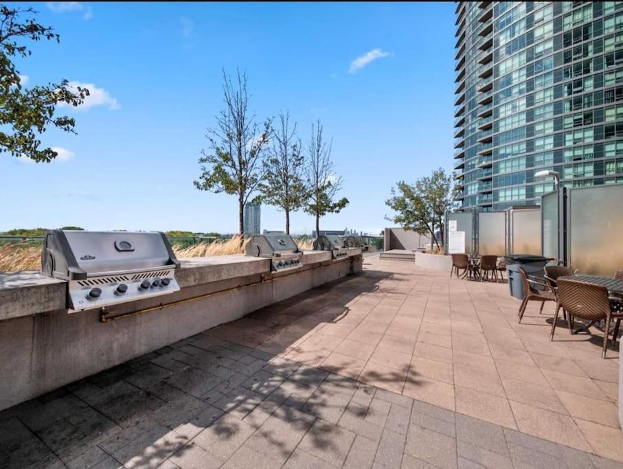 Cn Tower View With Free Parking, Pool, & More Amenities Toronto Eksteriør bilde