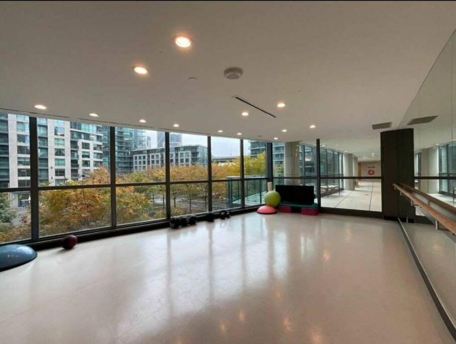 Cn Tower View With Free Parking, Pool, & More Amenities Toronto Eksteriør bilde