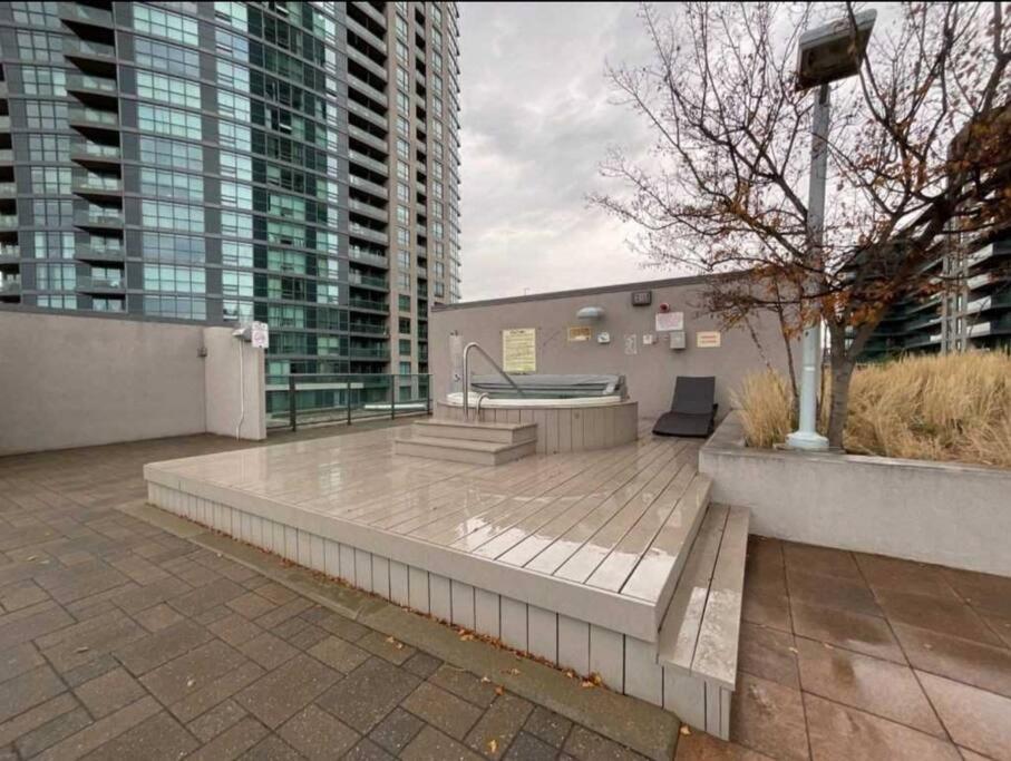Cn Tower View With Free Parking, Pool, & More Amenities Toronto Eksteriør bilde