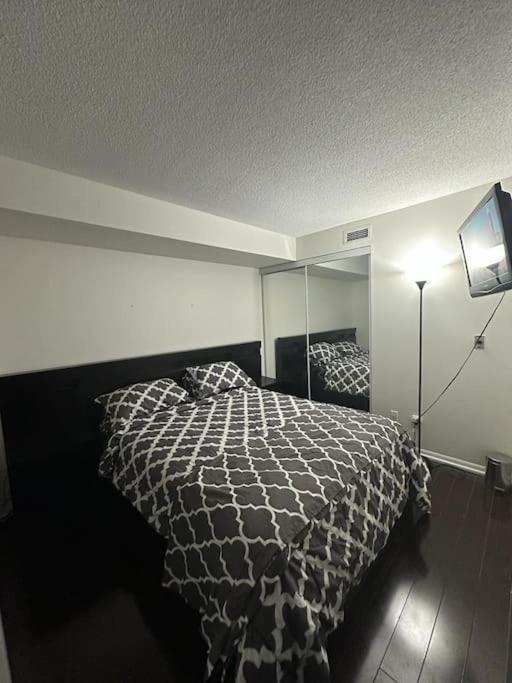 Cn Tower View With Free Parking, Pool, & More Amenities Toronto Eksteriør bilde