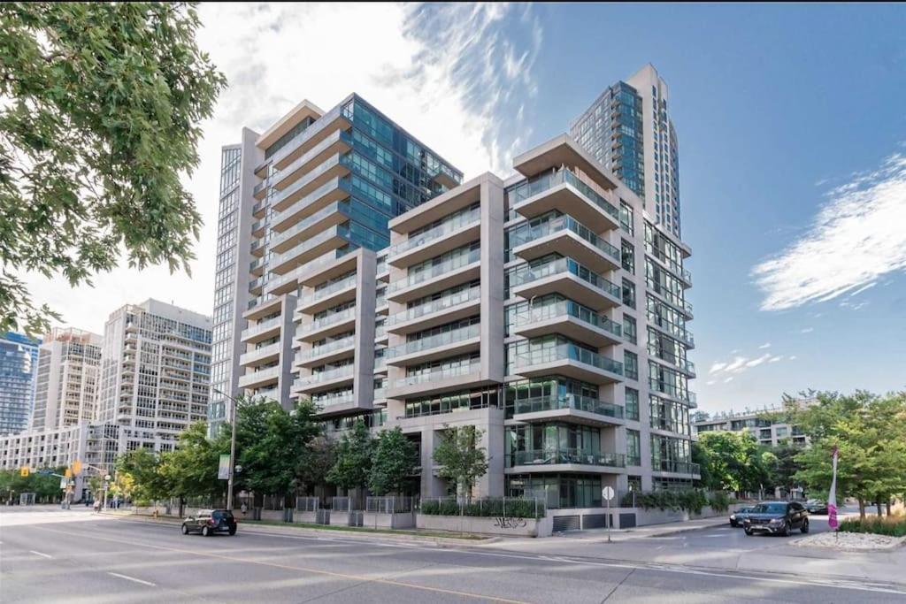 Cn Tower View With Free Parking, Pool, & More Amenities Toronto Eksteriør bilde