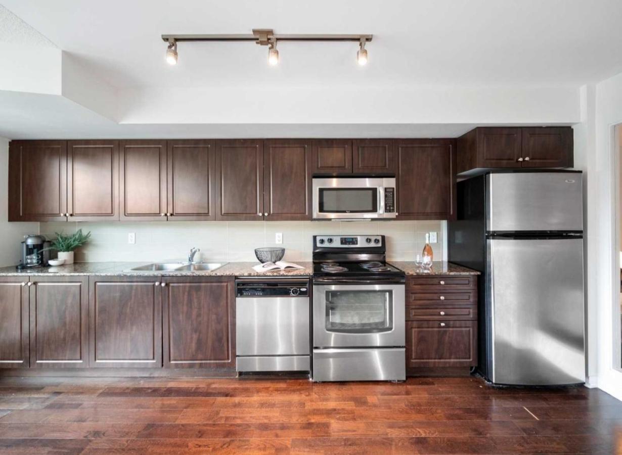 Cn Tower View With Free Parking, Pool, & More Amenities Toronto Eksteriør bilde