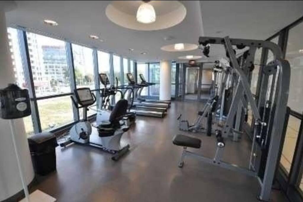 Cn Tower View With Free Parking, Pool, & More Amenities Toronto Eksteriør bilde