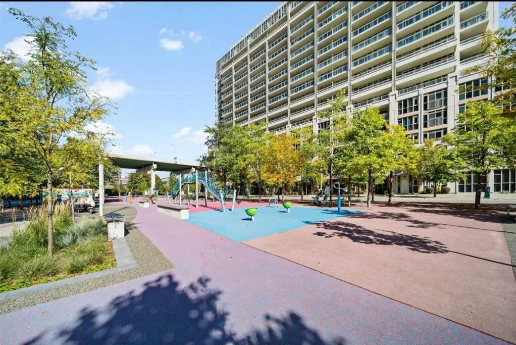 Cn Tower View With Free Parking, Pool, & More Amenities Toronto Eksteriør bilde