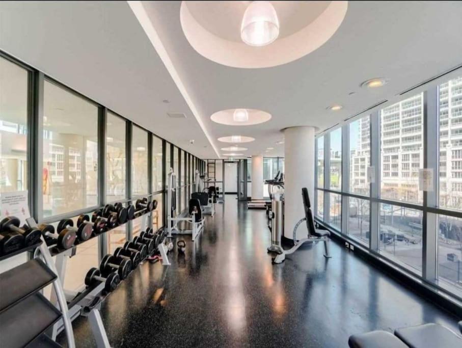 Cn Tower View With Free Parking, Pool, & More Amenities Toronto Eksteriør bilde