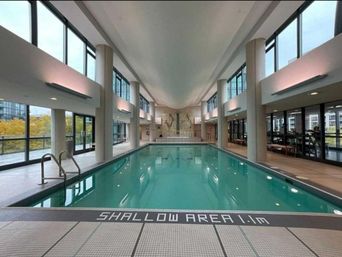 Cn Tower View With Free Parking, Pool, & More Amenities Toronto Eksteriør bilde