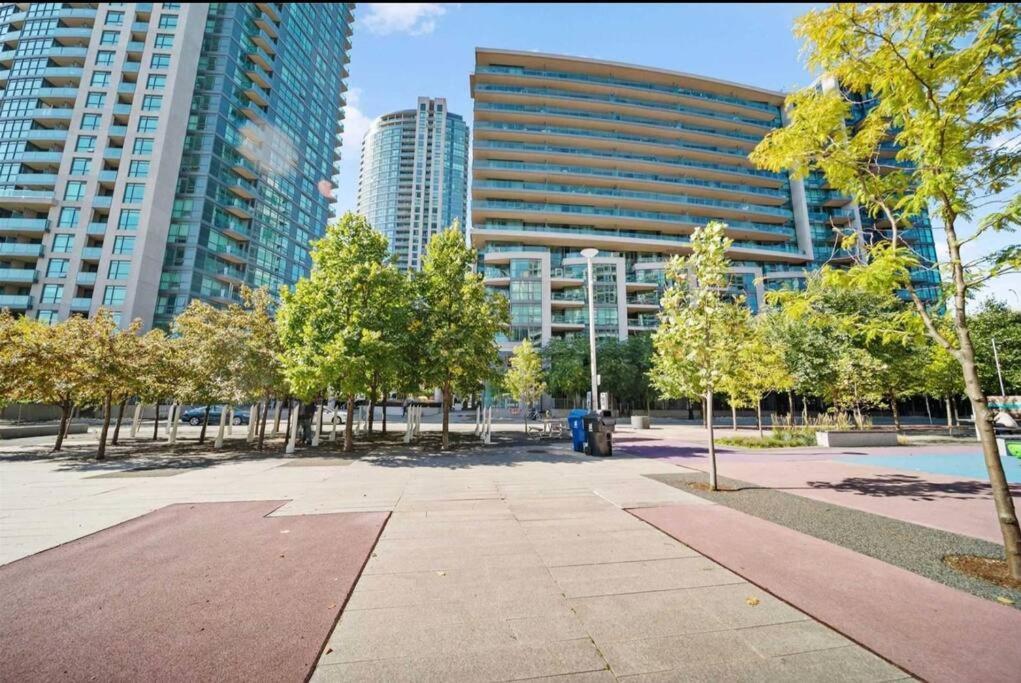 Cn Tower View With Free Parking, Pool, & More Amenities Toronto Eksteriør bilde