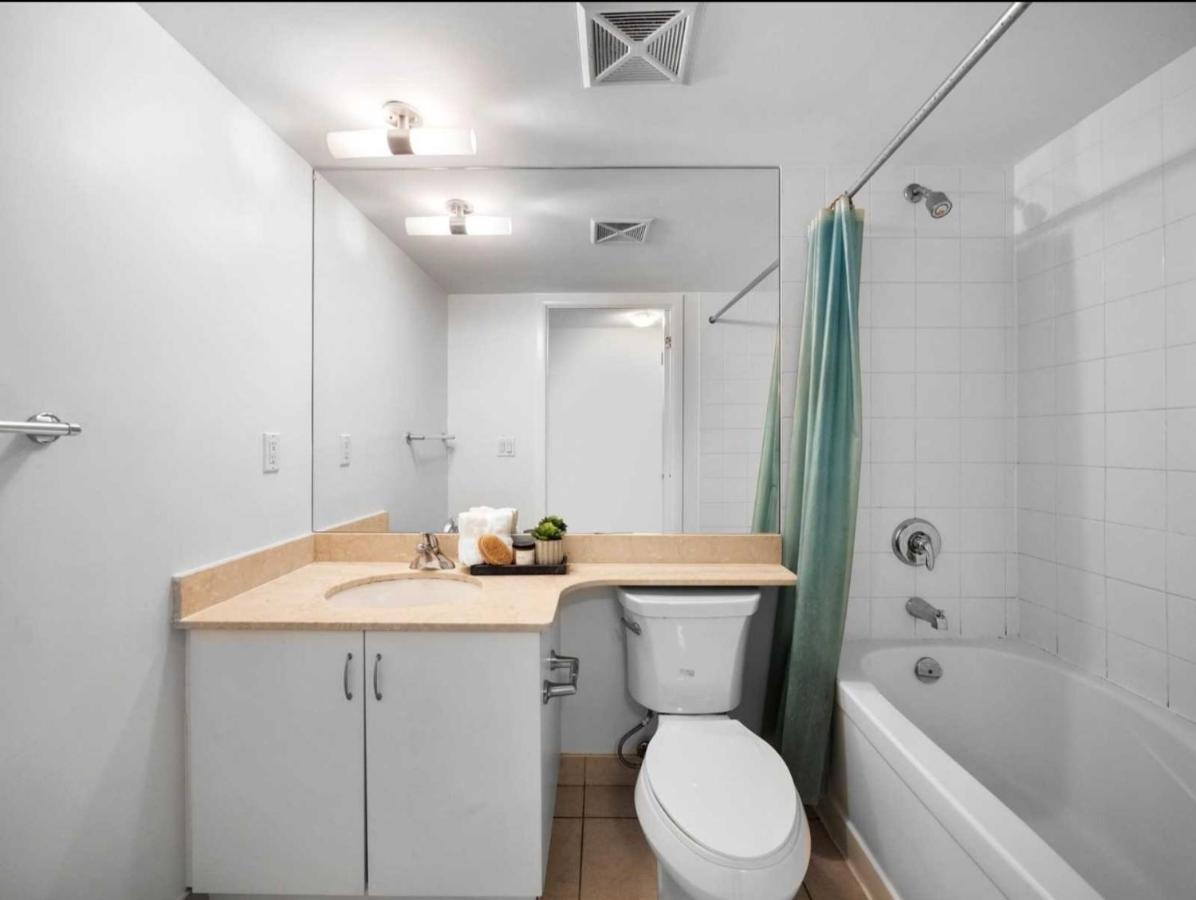 Cn Tower View With Free Parking, Pool, & More Amenities Toronto Eksteriør bilde