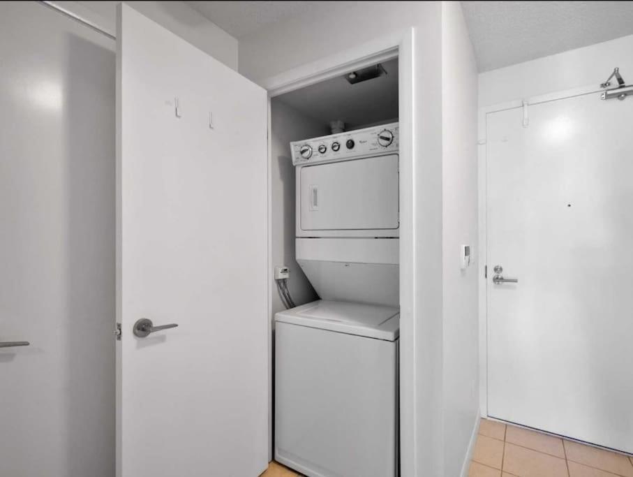 Cn Tower View With Free Parking, Pool, & More Amenities Toronto Eksteriør bilde