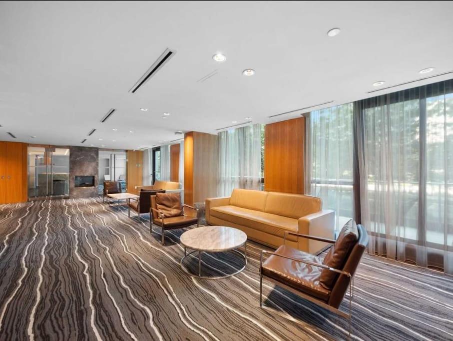 Cn Tower View With Free Parking, Pool, & More Amenities Toronto Eksteriør bilde